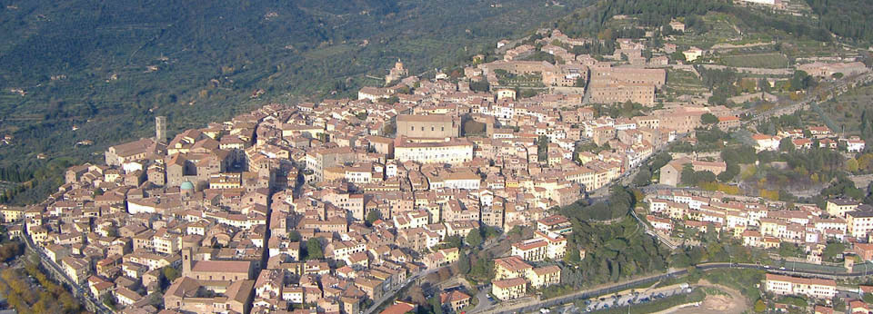 Vedut aerea di Cortona